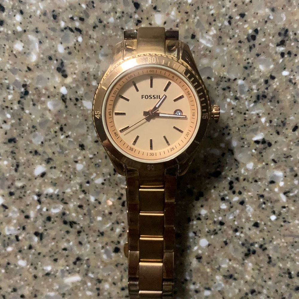 Rose gold Fossil watch